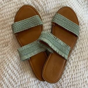 Universal thread sandals